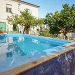 Lägenhet In With Swimming Pool