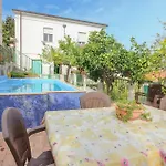 Lägenhet In With Swimming Pool *